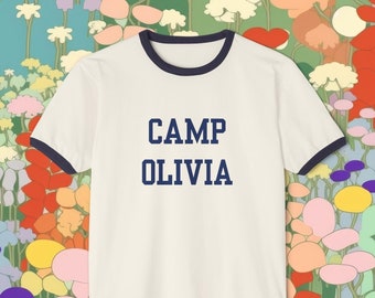 Retro Camp Möhippa Ringer Tee: Personligt Varsity-typsnitt