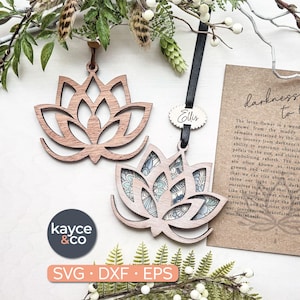 Carte d'histoire, ornement de lotus, charme de voiture Svg, souvenir inspirant, cadeau d'encouragement pour, je pense à vous, prêt pour le yoga, téléchargement numérique