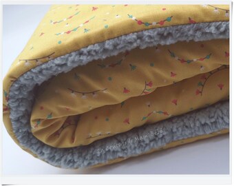 Cotton/sherpa fleece baby blanket 75cm x100 cm - Small yellow and green garlands