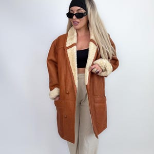 Cappotto in montone e shearling color cognac vintage, giacca invernale in pelle foderata in lana, da uomo e da donna immagine 13