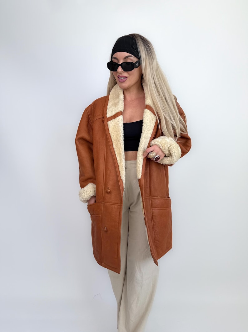 Cappotto in montone e shearling color cognac vintage, giacca invernale in pelle foderata in lana, da uomo e da donna immagine 13