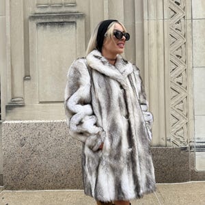 90年代風シルバーグレーのフェイクファーコート：オーバーサイズ