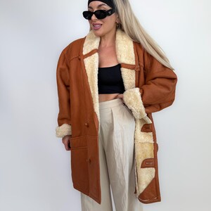 Cappotto in montone e shearling color cognac vintage, giacca invernale in pelle foderata in lana, da uomo e da donna immagine 11
