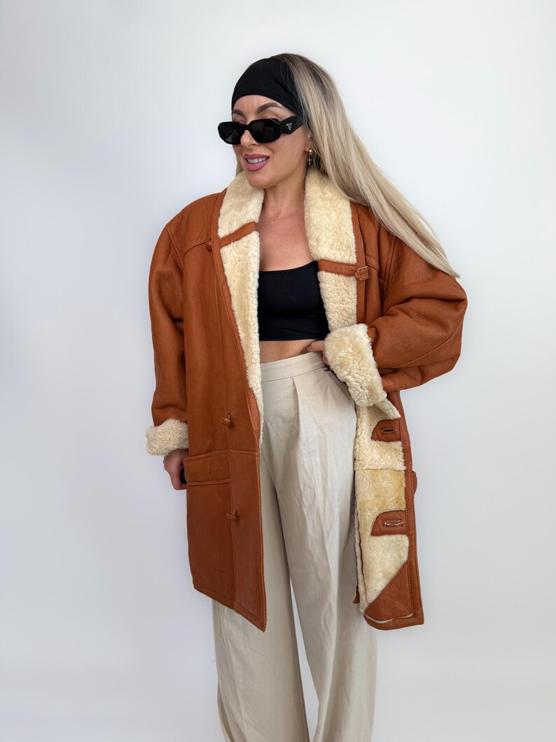 Cappotto in montone e shearling color cognac vintage, giacca invernale in pelle foderata in lana, da uomo e da donna immagine 11