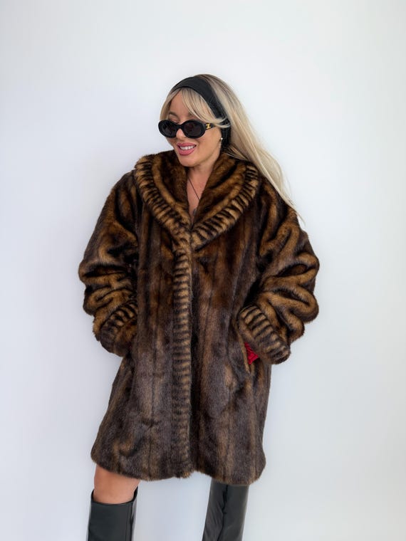 ブラウン フェイクファー オーバーサイズコート 90年代風モブワイフ風フェイクファーコート：ヴィンテージブラウン冬物
