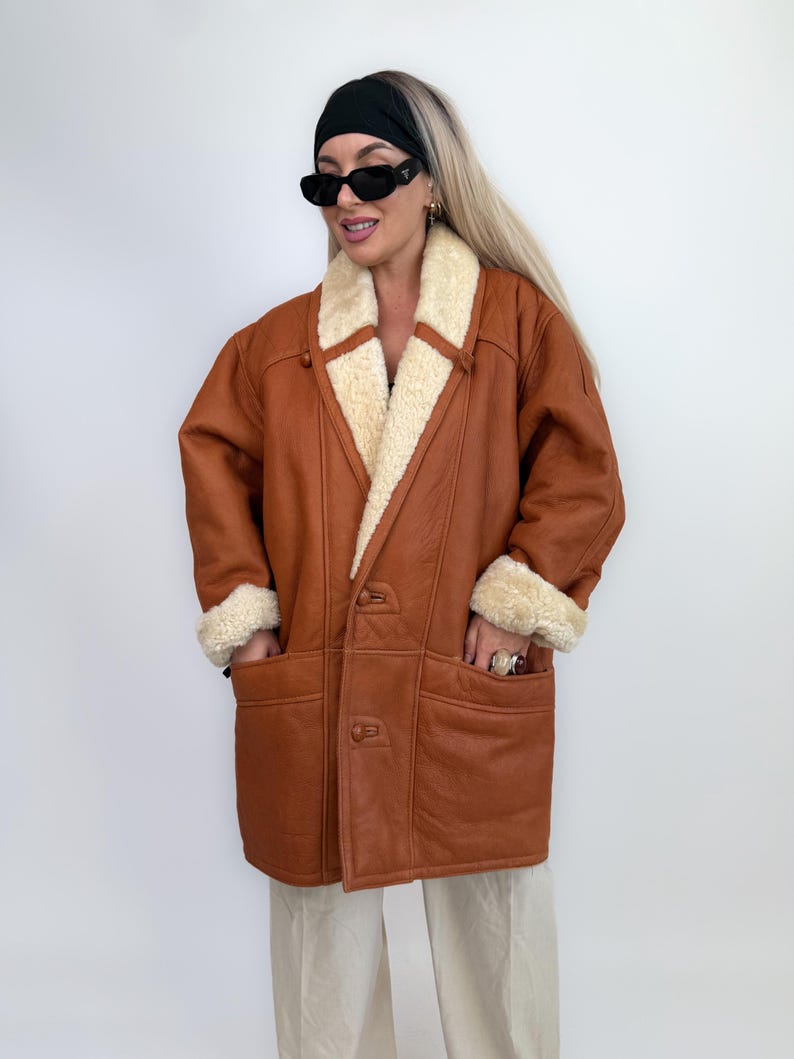 Cappotto in montone e shearling color cognac vintage, giacca invernale in pelle foderata in lana, da uomo e da donna immagine 10