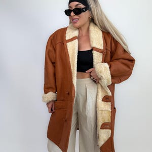 Cappotto in montone e shearling color cognac vintage, giacca invernale in pelle foderata in lana, da uomo e da donna immagine 9