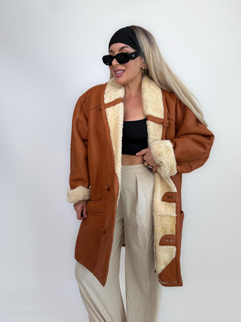 Cappotto in montone e shearling color cognac vintage, giacca invernale in pelle foderata in lana, da uomo e da donna immagine 9