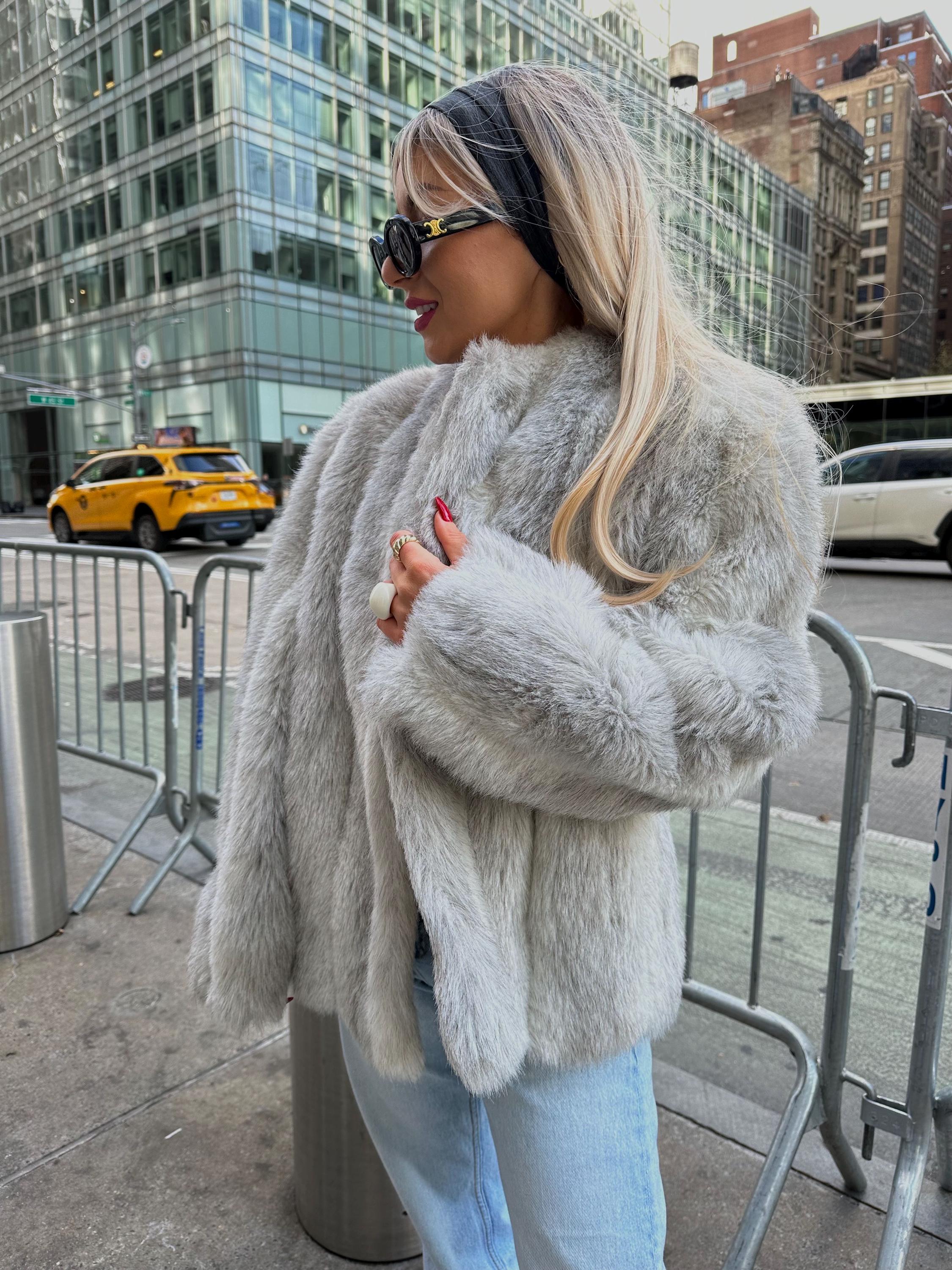 Vintage Faux Fur Silver White Fox Grey Beige Mob Wife Coat Vintage Faux Fur Silver White Fox Grey Beige Mob Wife Coat
