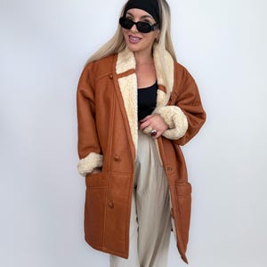 Cappotto in montone e shearling color cognac vintage, giacca invernale in pelle foderata in lana, da uomo e da donna immagine 2