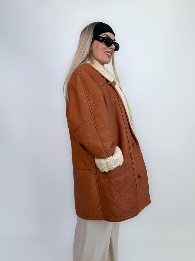Cappotto in montone e shearling color cognac vintage, giacca invernale in pelle foderata in lana, da uomo e da donna immagine 3