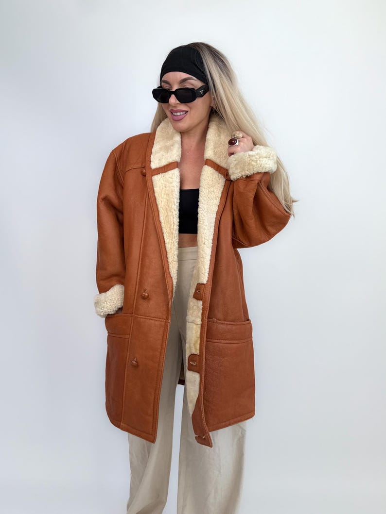 Cappotto in montone e shearling color cognac vintage, giacca invernale in pelle foderata in lana, da uomo e da donna immagine 12