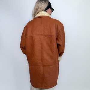 Cappotto in montone e shearling color cognac vintage, giacca invernale in pelle foderata in lana, da uomo e da donna immagine 4