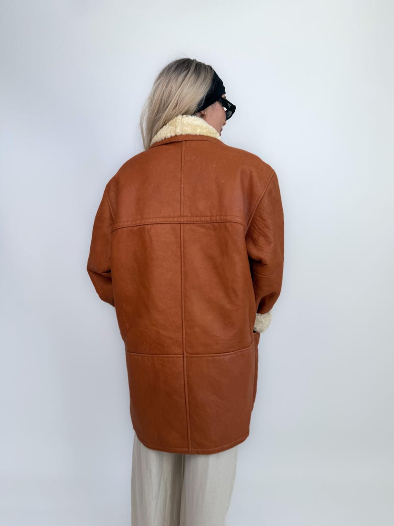 Cappotto in montone e shearling color cognac vintage, giacca invernale in pelle foderata in lana, da uomo e da donna immagine 4