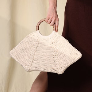 Handmade Fan Shape Bag, Boho Woven Hand Bag, White Crochet Summer Bag, Woven Pouch Tote Bag, Handmade Clutch, Crochet Wooden Handle Bag image 1