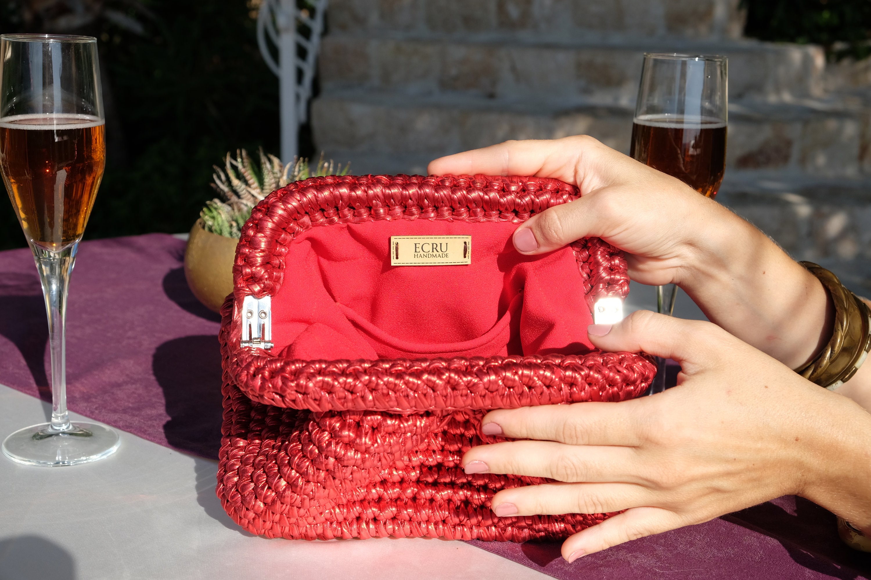 CROCHET TRIANGLE BAG 26 IN WHITE RAFFIA GOLD HARDWARE