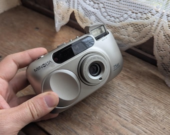 Minolta 75w Wide Angle Lens Compact Point Shoot 35mm Analog Camera