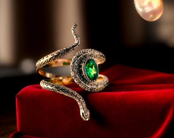 Handcrafted 925s Serpent Ring,green Emerald Gemstone,mystical