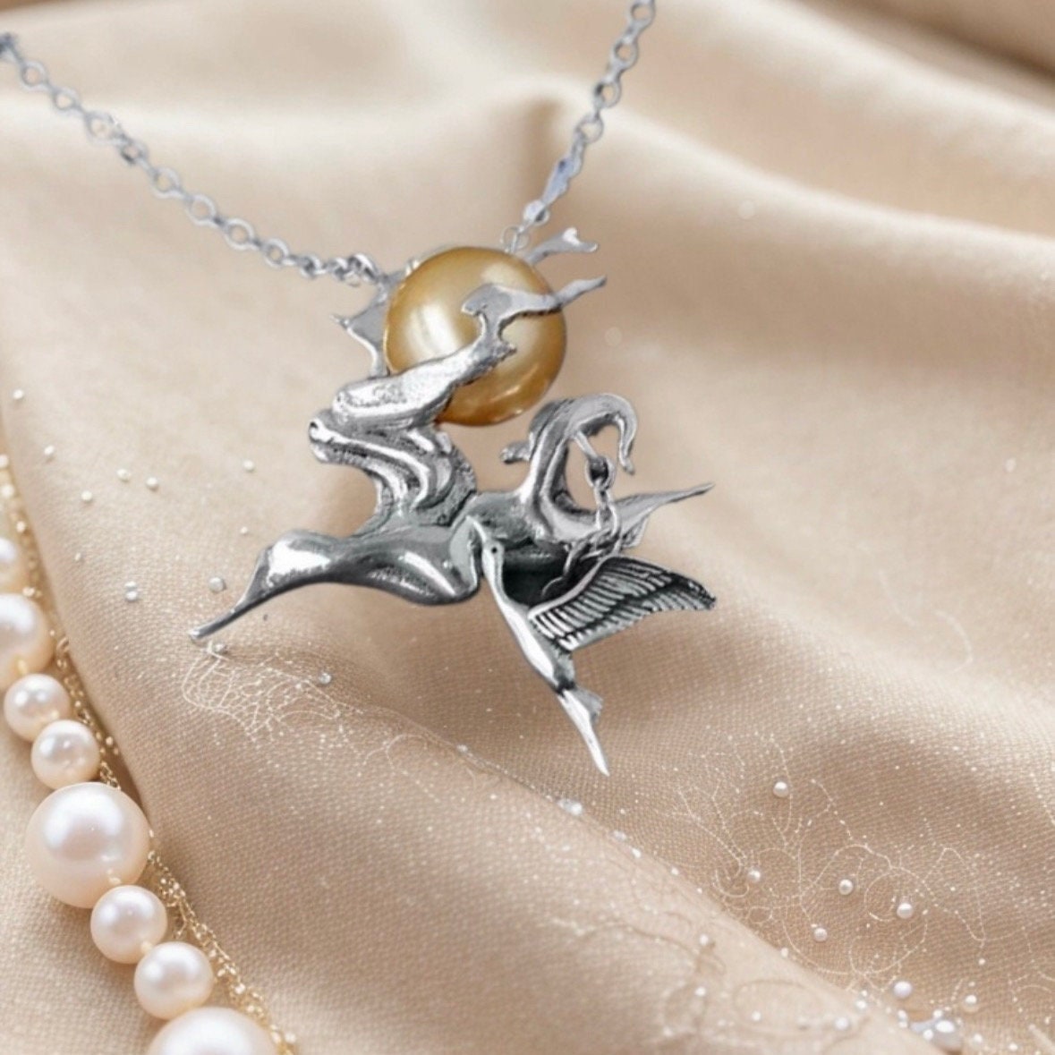 WearTravelers Collana con Aereo in Argento 925 e Zirconi - Ciondolo Aereo con Zirconi sulle Ali - Idea Regalo per Donna o Ragazza Viaggiatrice - Modello New York (Argento