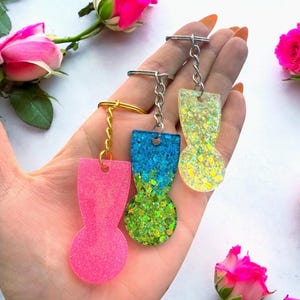 Einkaufswagenlöser Schlüsselanhänger personalisiert Epoxidharz mit Glitzer & Trockenblumen – Geschenkidee Handmade Unikat Einkaufswagenchip