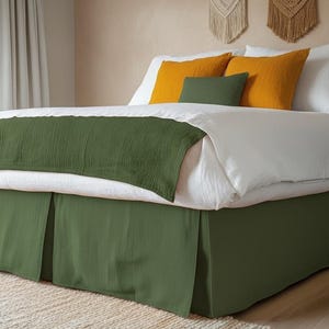 Organiczna spódnica na łóżko z rozcięciem na rogu | Niestandardowy rozmiar, regulowana, zakładki | Wszystkie rozmiary łóżek