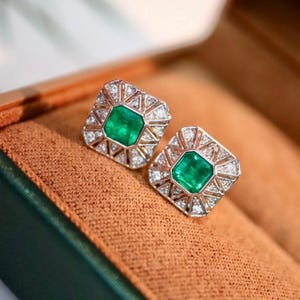 Unique 18k solid gold emerald stud earring/Dainty natural emerald stud/Handmade art deco emerald stud earrings/Unique vintage emerald studs