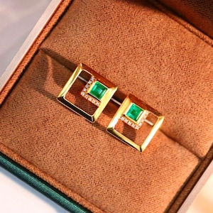 Unique 18k solid gold emerald stud earring/Dainty natural emerald studs/Handmade art deco emerald stud earrings/Unique vintage emerald studs