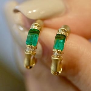 18k solid gold emerald studs/bezel latch back emerald earrings/Handmade emerald stud earrings/minimalist emerald studs/Dainty emerald studs