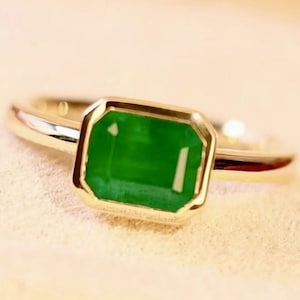 Genuine emerald 18k solid gold ring/Chunky emerald engagement ring/Natural emerald ring/Handmade modern emerald ring/unique emerald ring