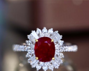 Anello in oro bianco 18 carati con rubino rosso sangue di piccione ovale/Anello da donna con rubino naturale non trattato/Anello con rubino a grappolo e diamanti/Anello con rubino splendido, finemente lavorato a mano