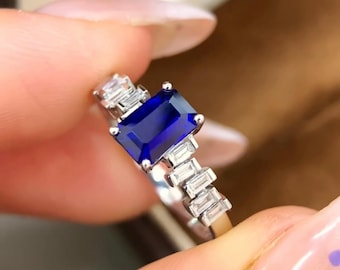 18k solid gold sapphire diamond pave ring/Genuine royal blue sapphire wedding ring/Minimal modern sapphire ring women/Custom sapphire ring