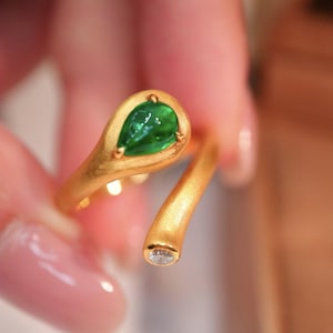 Unique pear emerald 18k rose gold ring/Natural vivid green emerald diamond engagement ring\Handmade custom birthstone ring women