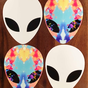 Alien Kopf Aufkleber - 4x3 "Glänzendes Vinyl - Wetterfest - Weißes oder abstraktes Design - Sci-Fi Ästhetik