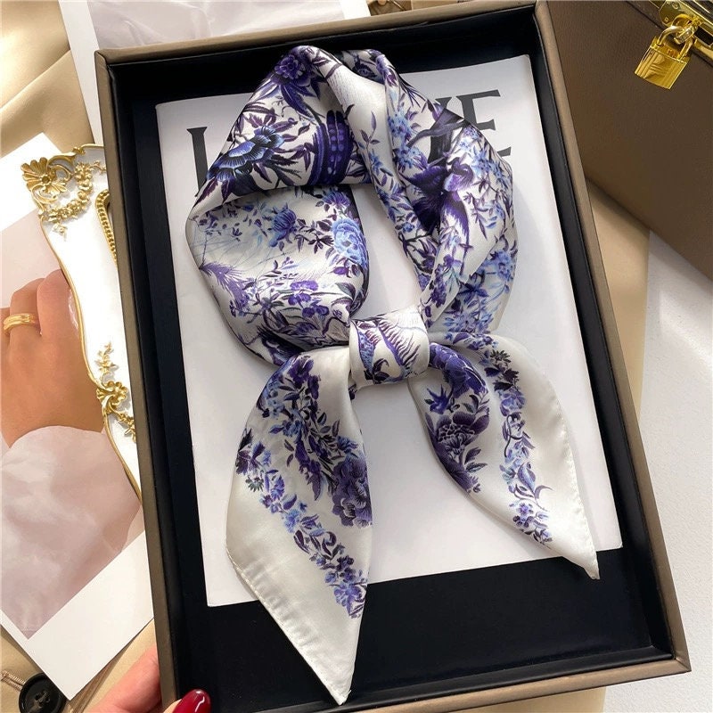 2021 Spring Women Fashion Louis Scarves Luxury Brand Designer Lady Silk  Shawl Neck Scarf for LV Birthday Gifts Wholesale Muffle - China Luxury Silk  Scarf and Luxury Scarf Sale price