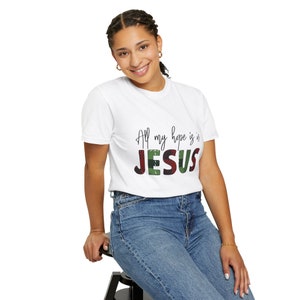 Tutta la mia speranza è in Gesù T-shirt unisex tinta in capo. T-shirt cristiana, maglietta della fede, maglietta con versetto della Bibbia, maglietta aderente cristiana.