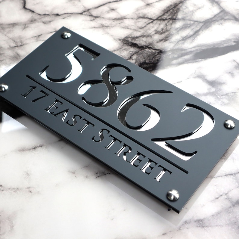 Husskyltar Storbritannien | Lyxiga A4 | Moderna laserskurna husnummer | Elegant akryldesign | Personlig dörrskylt grå & silver 28 cm x 14 cm bild 3