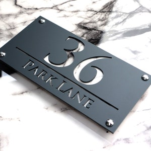 Haus Wandtattoos | Luxus A4 | Benutzerdefinierte Haus Plakette | Acryl-Türschild | Personalisiertes Hausnummerschild grauer und weißer Marmor | 28cm x 14cm
