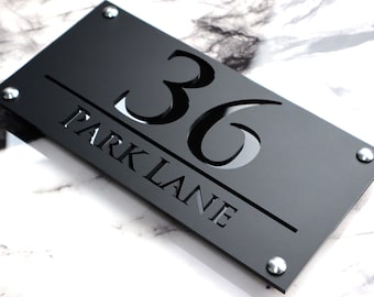 Plaques murales de maison au Royaume-Uni | Luxe A4 | Signe de maison chic | Acrylique découpé au laser de précision | Plaque d'adresse personnalisée noir mat et brillant 28 cm x 14 cm