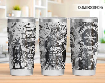 Puede incluir: Tres vasos de acero inoxidable con un diseño en blanco y negro que presenta imágenes vikingas, incluyendo un guerrero, un barco y un símbolo rúnico. El diseño es sin costuras y envuelve todo el vaso.