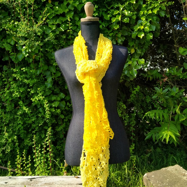 Superbe écharpe d’été en dentelle jaune dégradé fait main au crochet