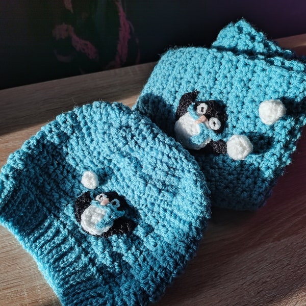 Ensemble Pingouin, écharpe et bonnet bleu ciel en laine fait main au crochet