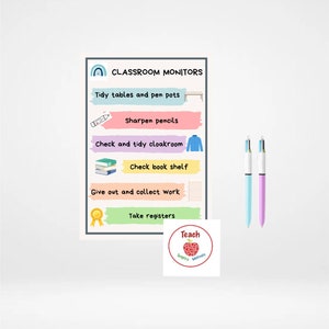 Pode incluir: Gráfico de monitores de sala de aula com listras e ícones coloridos. O gráfico lista as tarefas para os monitores de sala de aula, como arrumar as mesas e os potes de canetas, apontar os lápis, verificar e arrumar o vestiário, verificar a estante de livros, distribuir e coletar o trabalho e fazer os registros. O gráfico também inclui um logotipo de maçã vermelha com a palavra "Teach" e as palavras "Inspire" e "Motivate" abaixo.