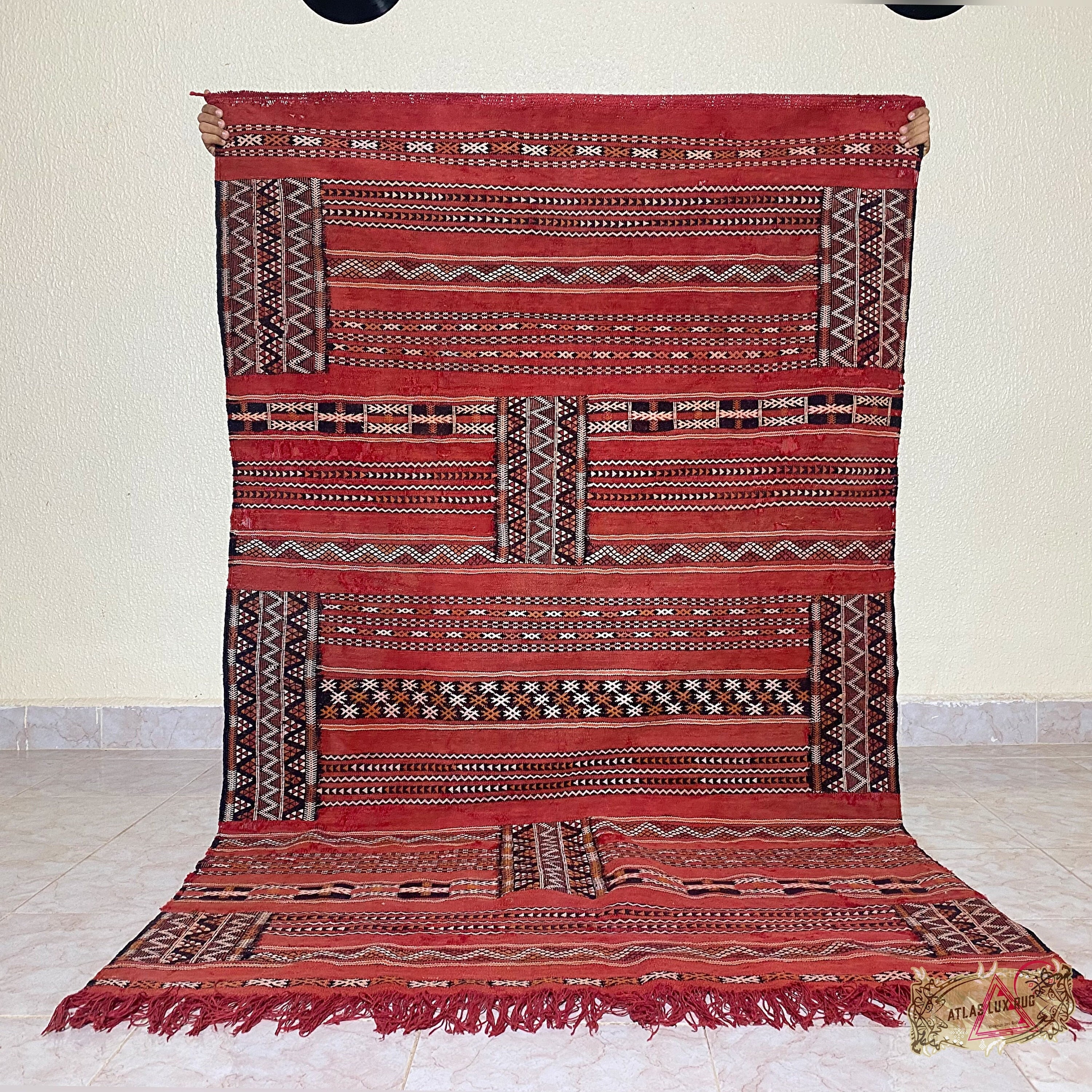 Tapis Vintage Boujad Marocain En Laine Berbère Violette, Fait Main Et Conçu à La Main