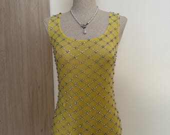 Klasyczny żółty top z siateczki P.A.R.O.S.H. zdobiony kryształkami – designerska przezroczysta koszula z koralikami, rozmiar XS