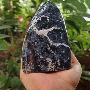 ブラックゼブラアゲートフリーフォーム：形而上学的ヒーリングクリスタル、110 mm