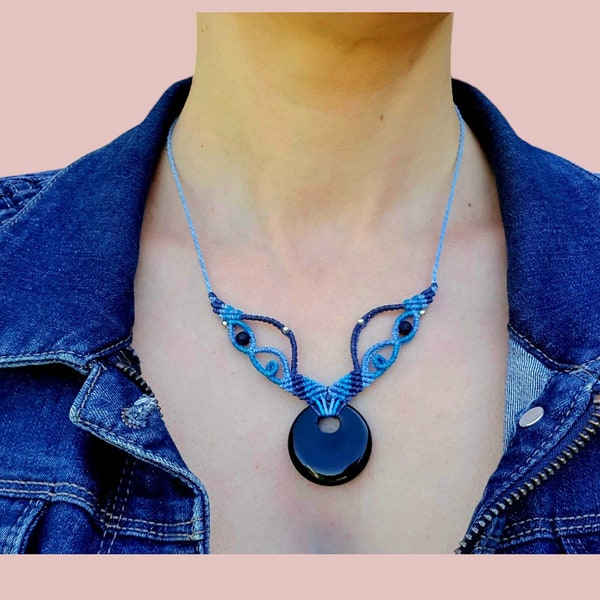 Collier Onyx Noir pour Femme, Bijoux en Macramé, Pendentif Pierre Naturelle, Cadeau Artisanal Unique, Bijoux Bleus Faits Main
