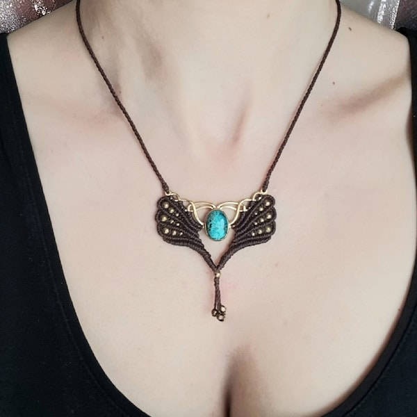 Collier Chrysocolle en Macramé | Bijoux Ethniques Artisanaux | Cadeau Unique pour Femme | Pierre Naturelle et Laiton | Style Bohème