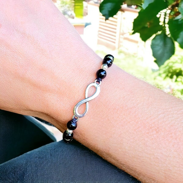 Bracelet Onyx Noir Infini en Macramé - Bijoux Femme Minimaliste, Cadeau Fait Main, Saint Valentin