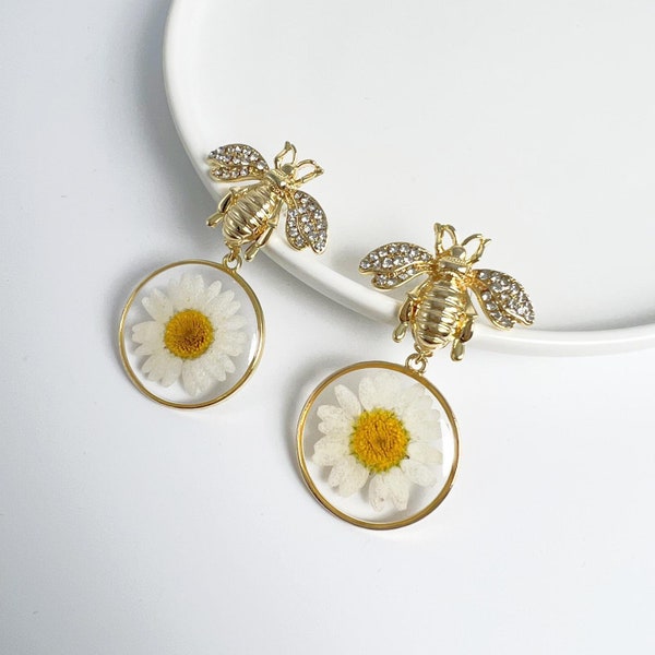 Real Daisy Pressed Flower Earrings Dry Flower Drop Earrings Shiny Bee Dangle Earrings Bridal Jewelry  Boho Earrings Gift for her Floral