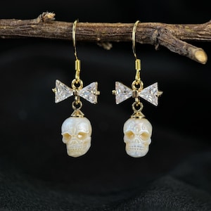 Pearl Skull Earrings 925 Sterling Silver Hook Hand-carved Freshwater Pearl Wedding Gothic Punk Bow Jewelry Gift For Her Birthday Christmas zdjęcie 1